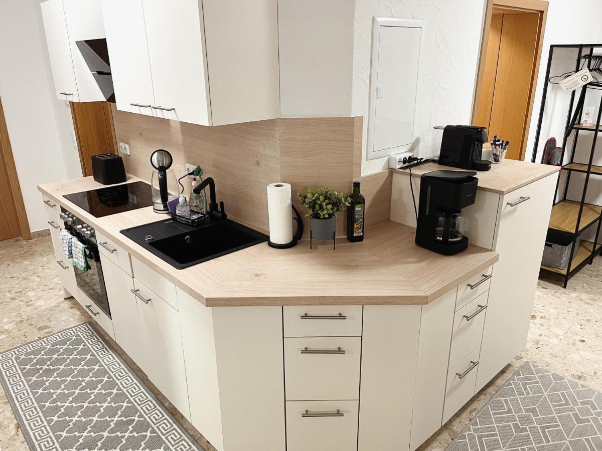 Bohnapartments Elisa - Wohlfuehlapartment Mit 2 Gratis Parkplaetzen Und 3 Schlafzimmern - Wlan - Vollausstattung Erfurt Exteriör bild