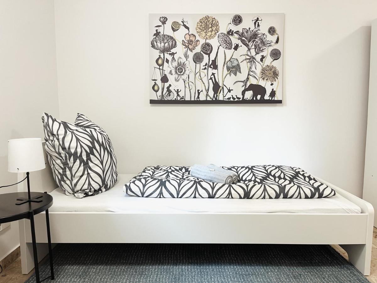 Bohnapartments Elisa - Wohlfuehlapartment Mit 2 Gratis Parkplaetzen Und 3 Schlafzimmern - Wlan - Vollausstattung Erfurt Exteriör bild