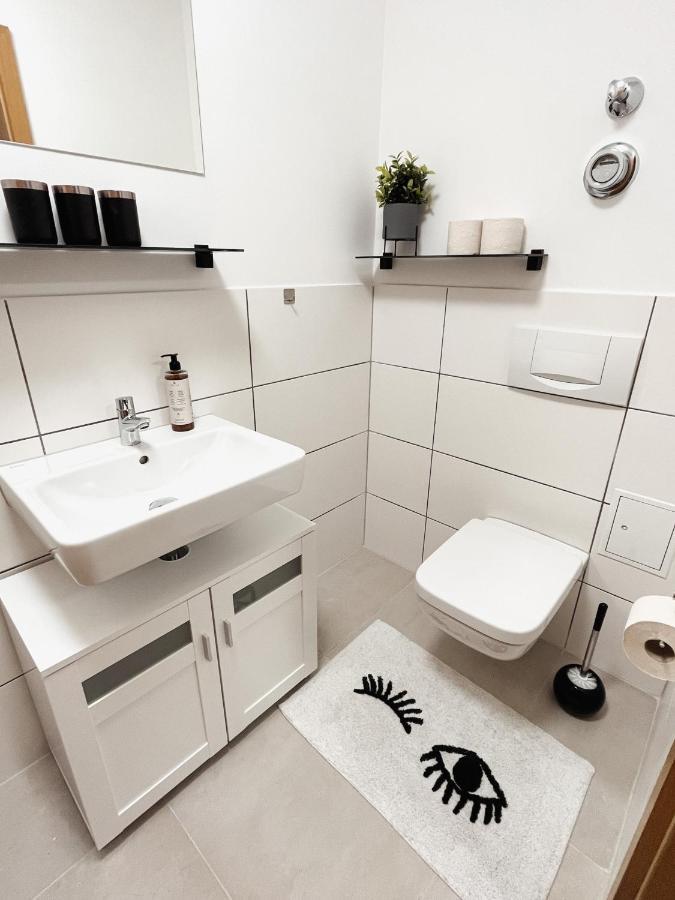 Bohnapartments Elisa - Wohlfuehlapartment Mit 2 Gratis Parkplaetzen Und 3 Schlafzimmern - Wlan - Vollausstattung Erfurt Exteriör bild