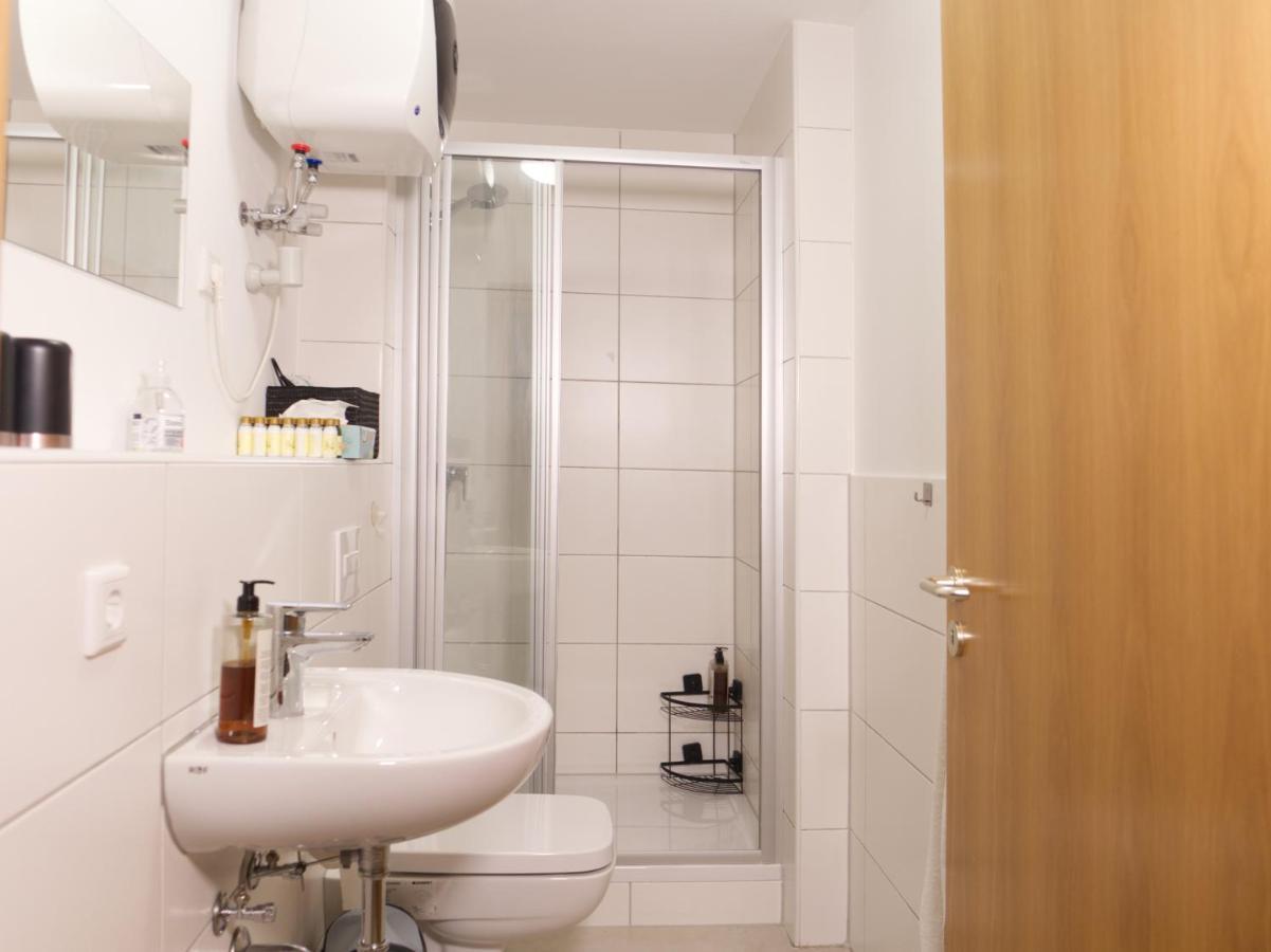 Bohnapartments Elisa - Wohlfuehlapartment Mit 2 Gratis Parkplaetzen Und 3 Schlafzimmern - Wlan - Vollausstattung Erfurt Exteriör bild